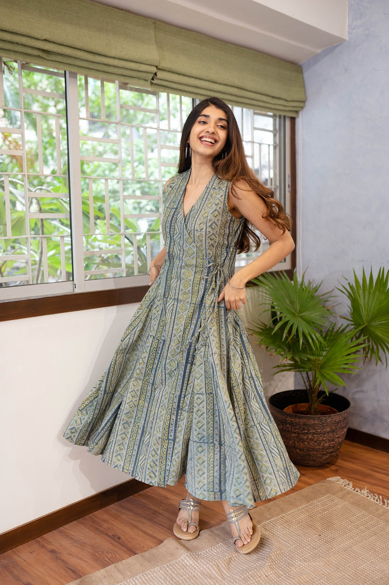 Buy Handwoven Elegance. Kashida Pattu Cotton Top & Wrap Skirt Set - Blue  Vibe Online